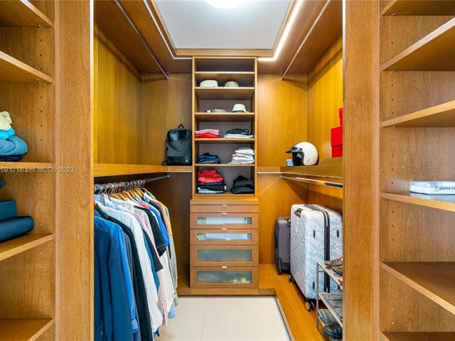 1040 Biscayne Blvd # 4607, Miami FL 33132