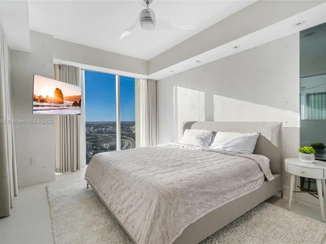 1040 Biscayne Blvd # 4607, Miami FL 33132