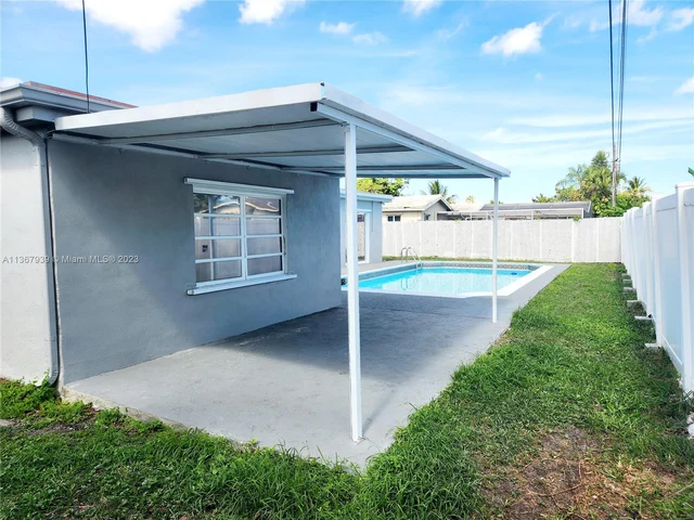 6466 NW 20th St, Margate FL 33063