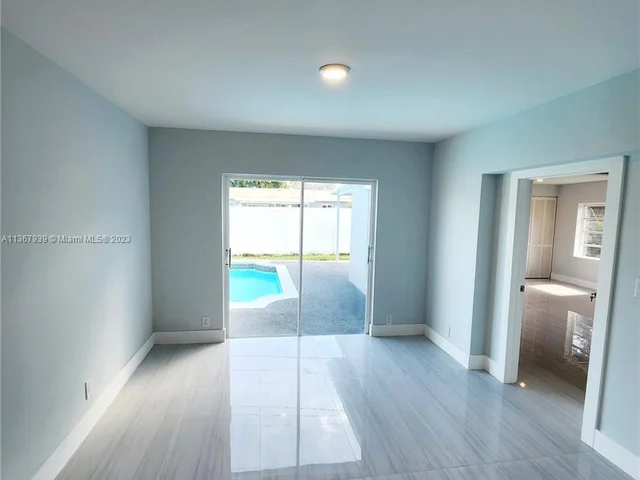 6466 NW 20th St, Margate FL 33063