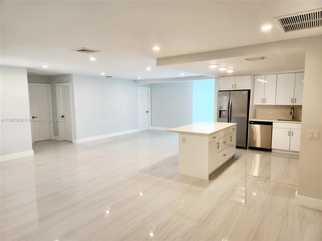 6466 NW 20th St, Margate FL 33063