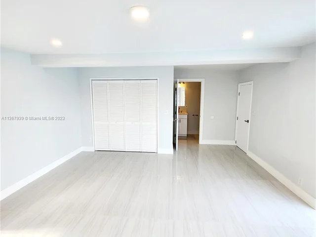 6466 NW 20th St, Margate FL 33063