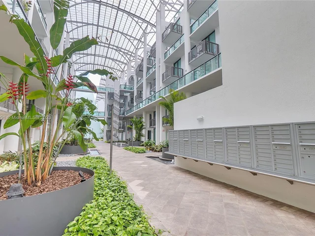 6000 Collins Ave # 527, Miami Beach FL 33140