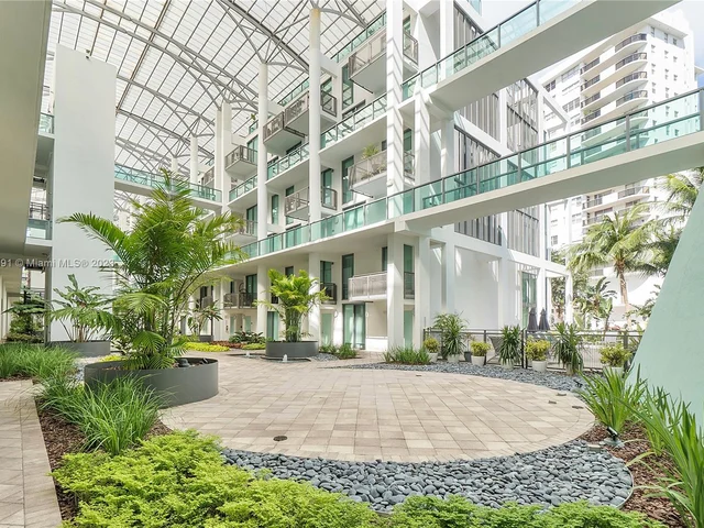 6000 Collins Ave # 527, Miami Beach FL 33140