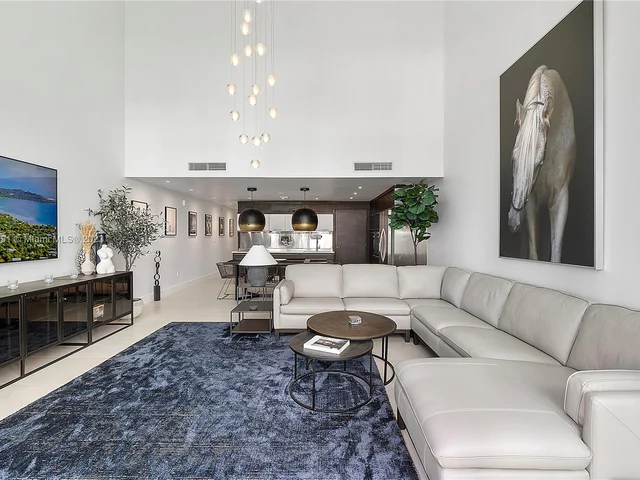 6000 Collins Ave # 527, Miami Beach FL 33140