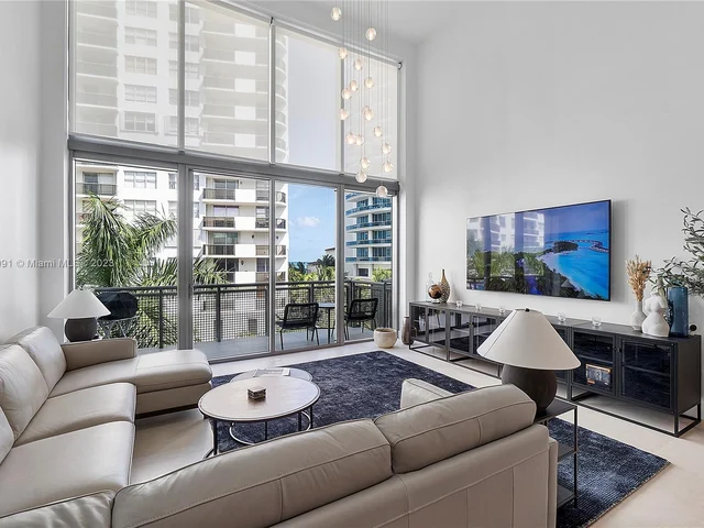 6000 Collins Ave # 527, Miami Beach FL 33140