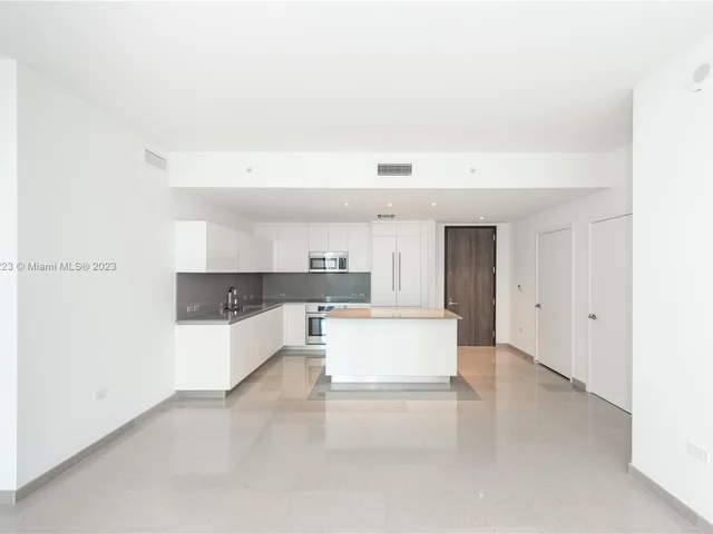 88 SW 7th St # 809, Miami FL 33130