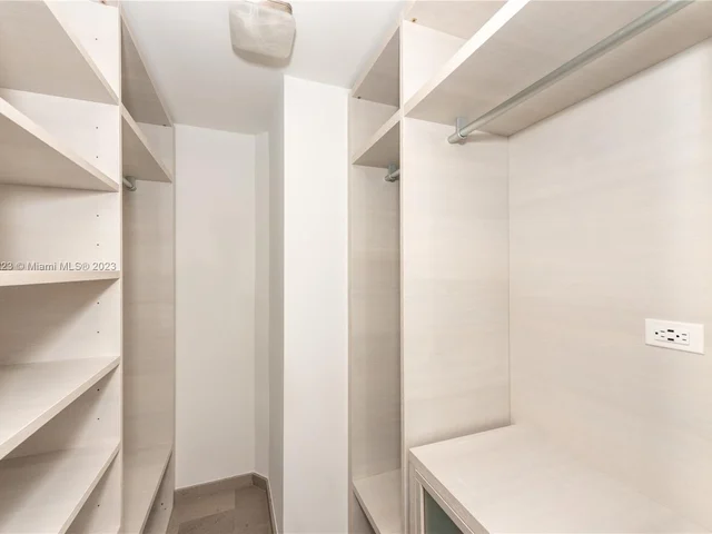 88 SW 7th St # 809, Miami FL 33130