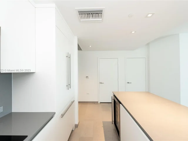 88 SW 7th St # 809, Miami FL 33130