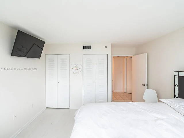 540 Brickell Key Dr # 1413, Miami FL 33131