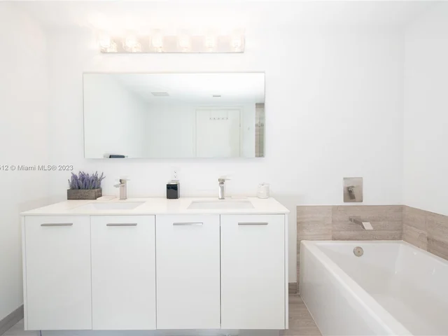 1300 Brickell Bay Dr # 3508, Miami FL 33131