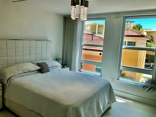 90 Alton Rd # 307, Miami Beach FL 33139