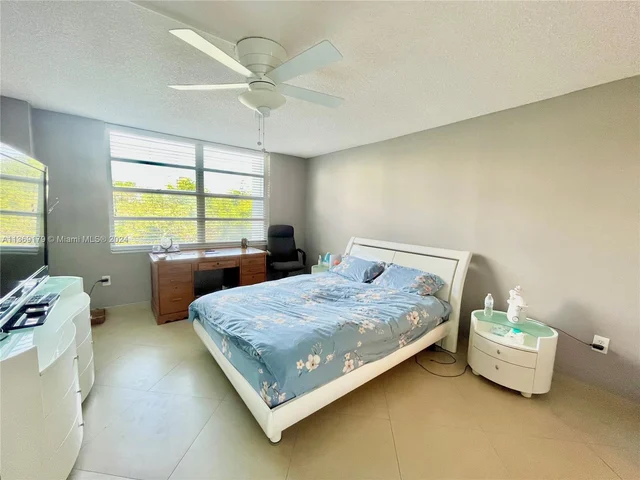 2780 NE 183rd St # 409, Aventura FL 33160