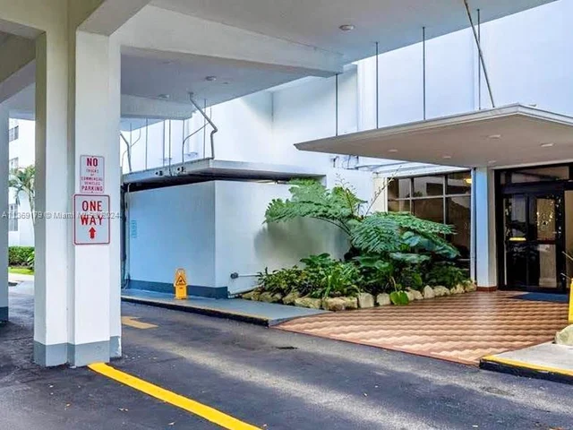 2780 NE 183rd St # 409, Aventura FL 33160