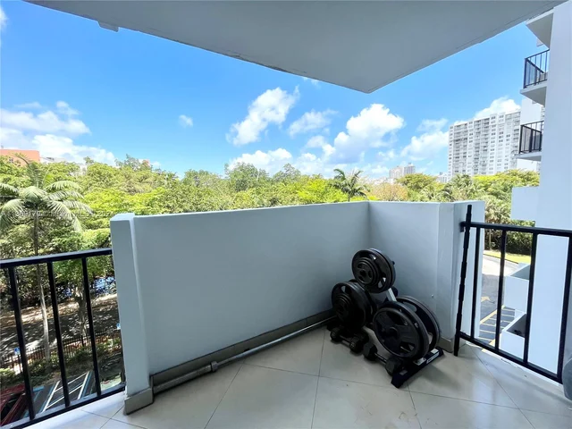 2780 NE 183rd St # 409, Aventura FL 33160