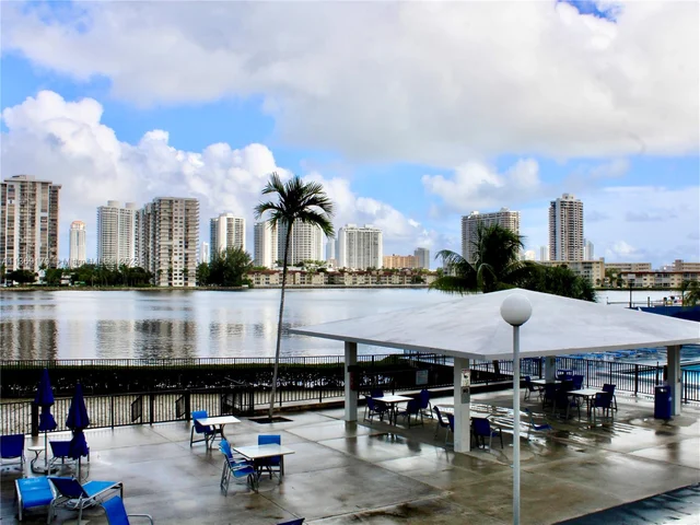 2780 NE 183rd St # 409, Aventura FL 33160