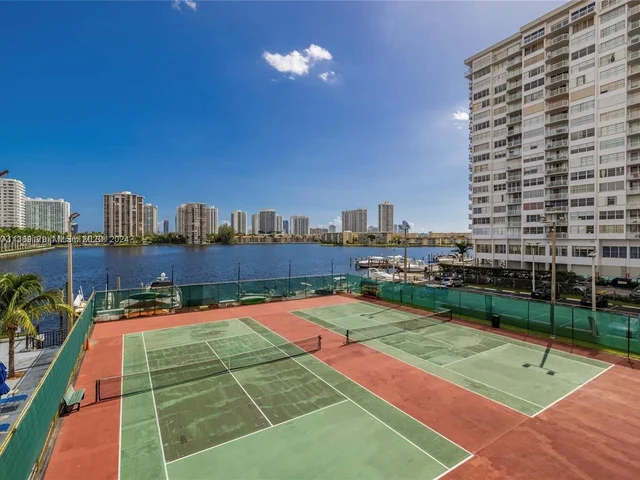2780 NE 183rd St # 409, Aventura FL 33160