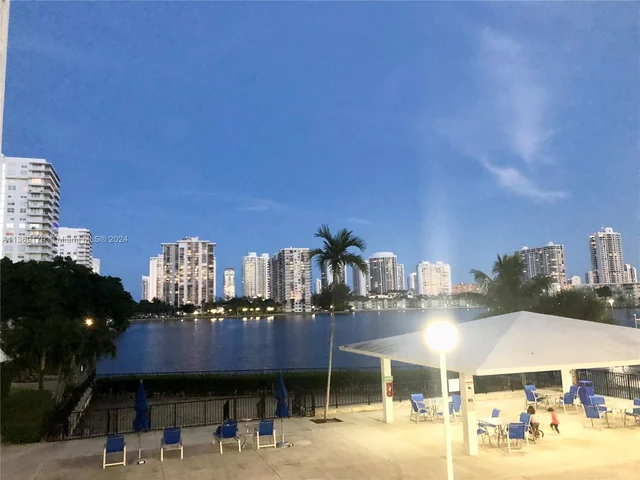 2780 NE 183rd St # 409, Aventura FL 33160