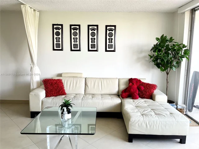 2780 NE 183rd St # 409, Aventura FL 33160