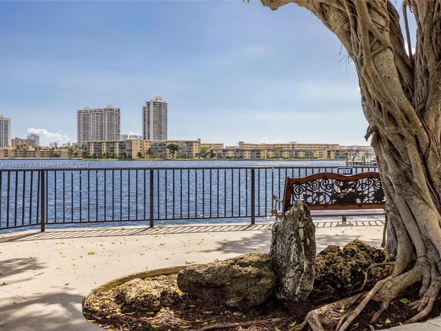 2780 NE 183rd St # 409, Aventura FL 33160