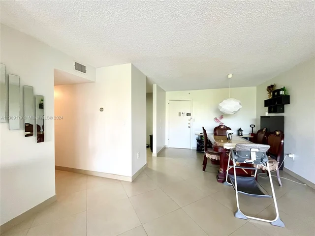 2780 NE 183rd St # 409, Aventura FL 33160