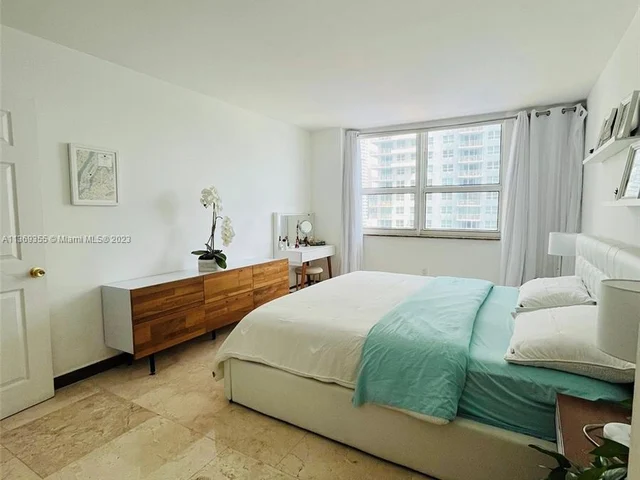 1155 Brickell Bay Dr # 1402, Miami FL 33131