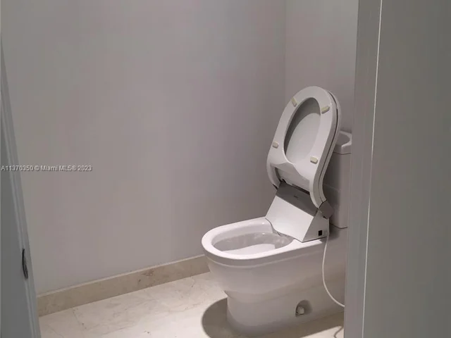 17301 Biscayne Blvd # 305, North Miami Beach FL 33160