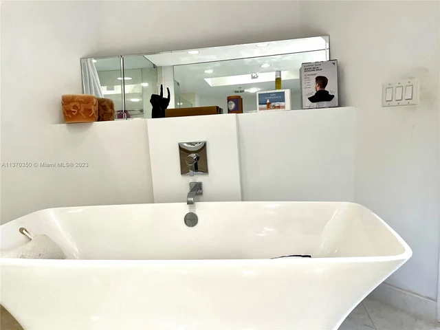 17301 Biscayne Blvd # 305, North Miami Beach FL 33160