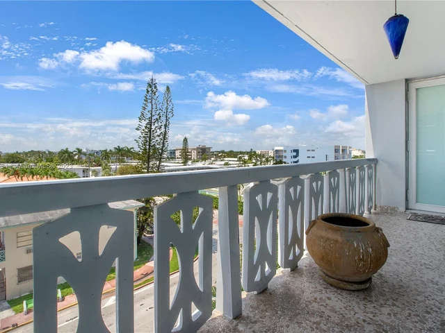 8233 Harding Ave # 502, Miami Beach FL 33141