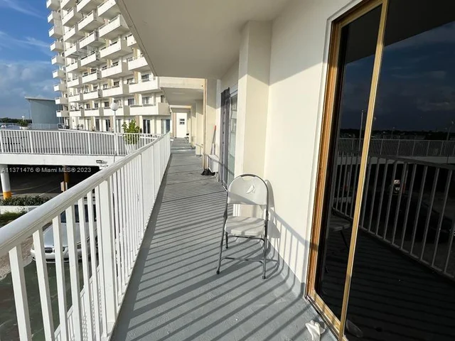 7904 West Dr # 102, North Bay Village FL 33141