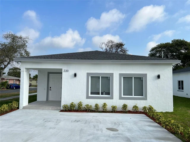 220 NW 9th St, Hallandale Beach FL 33009