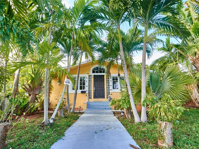 1547 Harrison St, Hollywood FL 33020