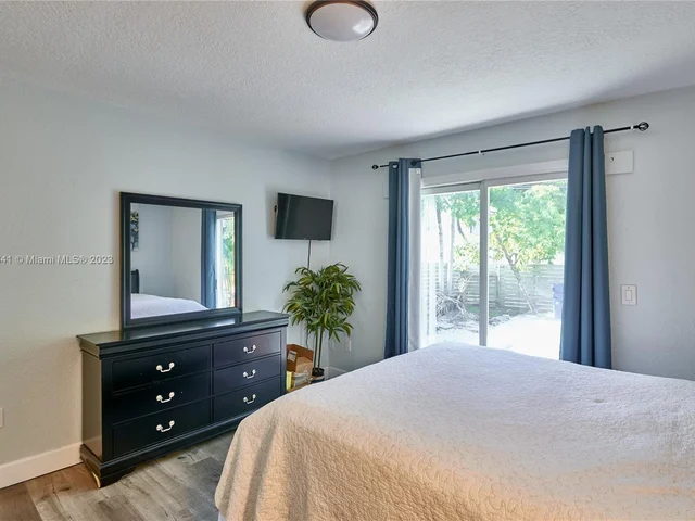 1547 Harrison St, Hollywood FL 33020