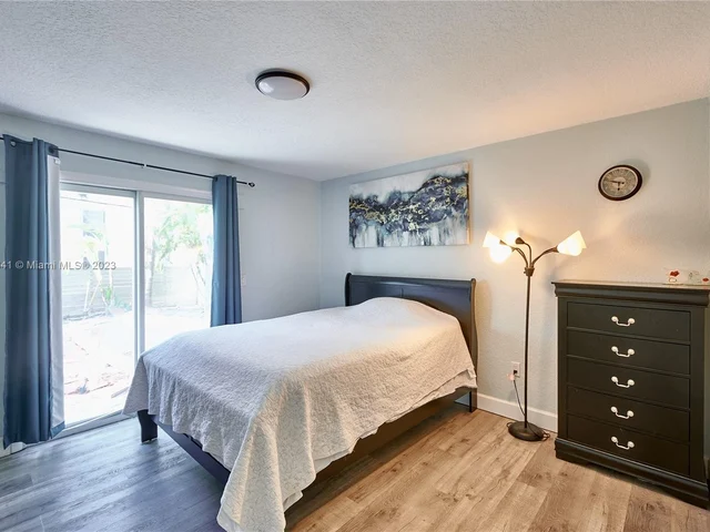 1547 Harrison St, Hollywood FL 33020