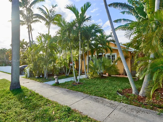 1547 Harrison St, Hollywood FL 33020