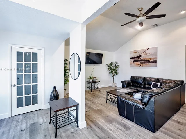 1547 Harrison St, Hollywood FL 33020