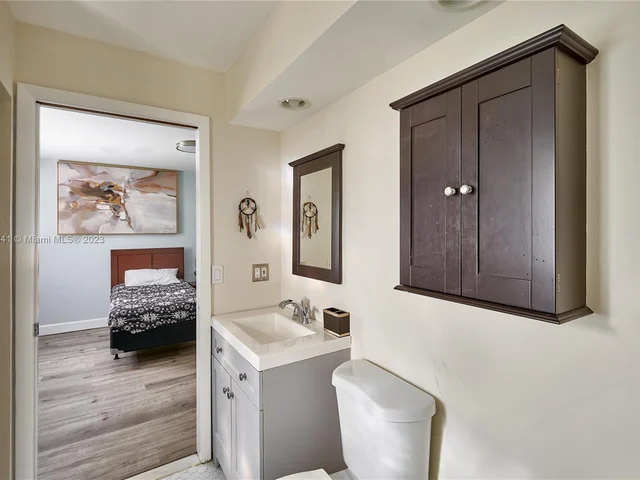 1547 Harrison St, Hollywood FL 33020