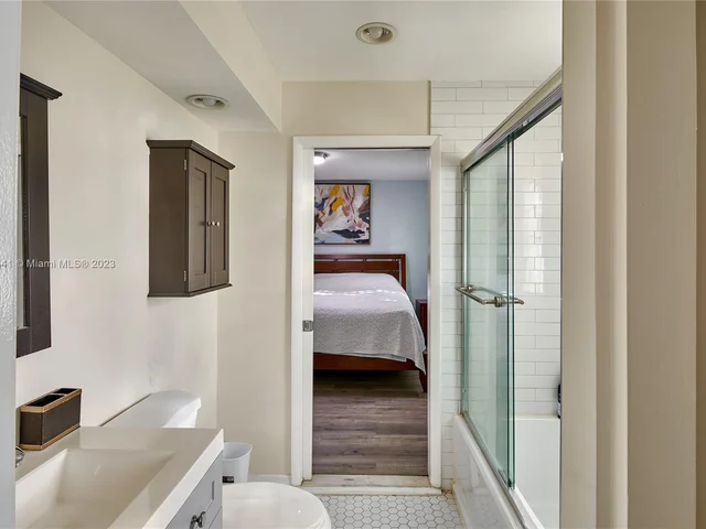 1547 Harrison St, Hollywood FL 33020