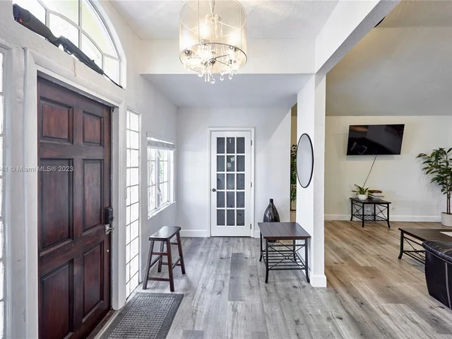 1547 Harrison St, Hollywood FL 33020