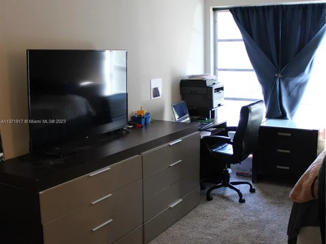 4170 Inverrary Dr # 201, Lauderhill FL 33319