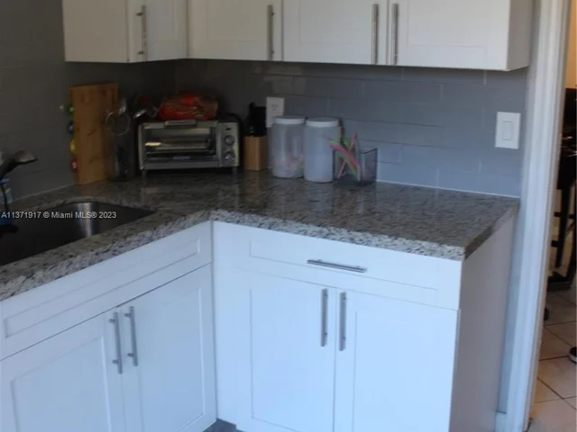 4170 Inverrary Dr # 201, Lauderhill FL 33319