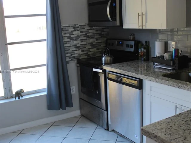 4170 Inverrary Dr # 201, Lauderhill FL 33319