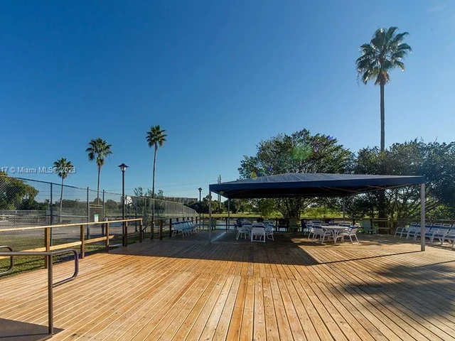 4170 Inverrary Dr # 201, Lauderhill FL 33319