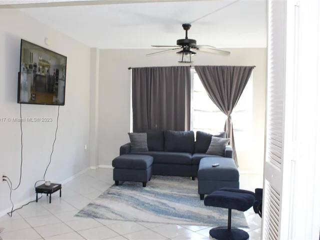 4170 Inverrary Dr # 201, Lauderhill FL 33319