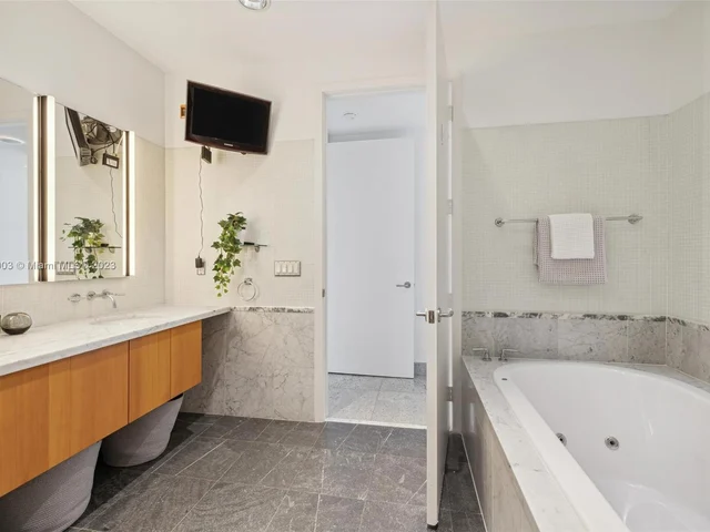 201 Aqua Ave, Miami Beach FL 33141