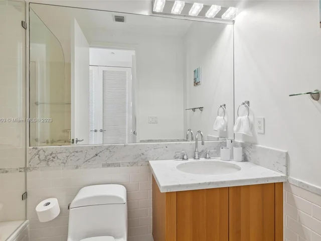 201 Aqua Ave, Miami Beach FL 33141