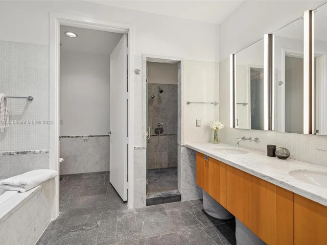 201 Aqua Ave, Miami Beach FL 33141