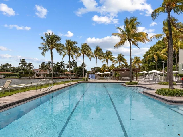 201 Aqua Ave, Miami Beach FL 33141