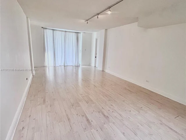 3660 NE 166th St # 405, North Miami Beach FL 33160