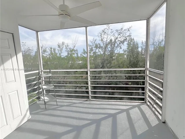 3660 NE 166th St # 405, North Miami Beach FL 33160